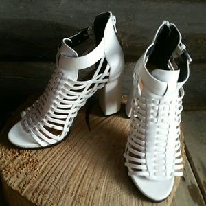 💃 White JustFab Heels 💃